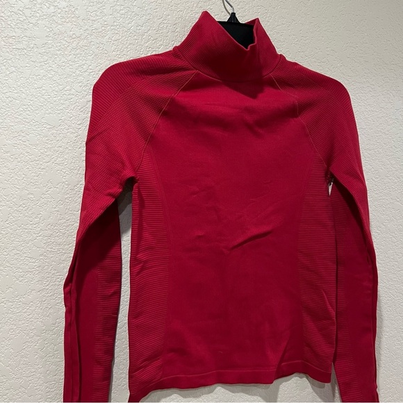Athleta Women’s Turtleneck Long Sleeve Shirt Red Size Medium Stretch Active, - Picture 3 of 15